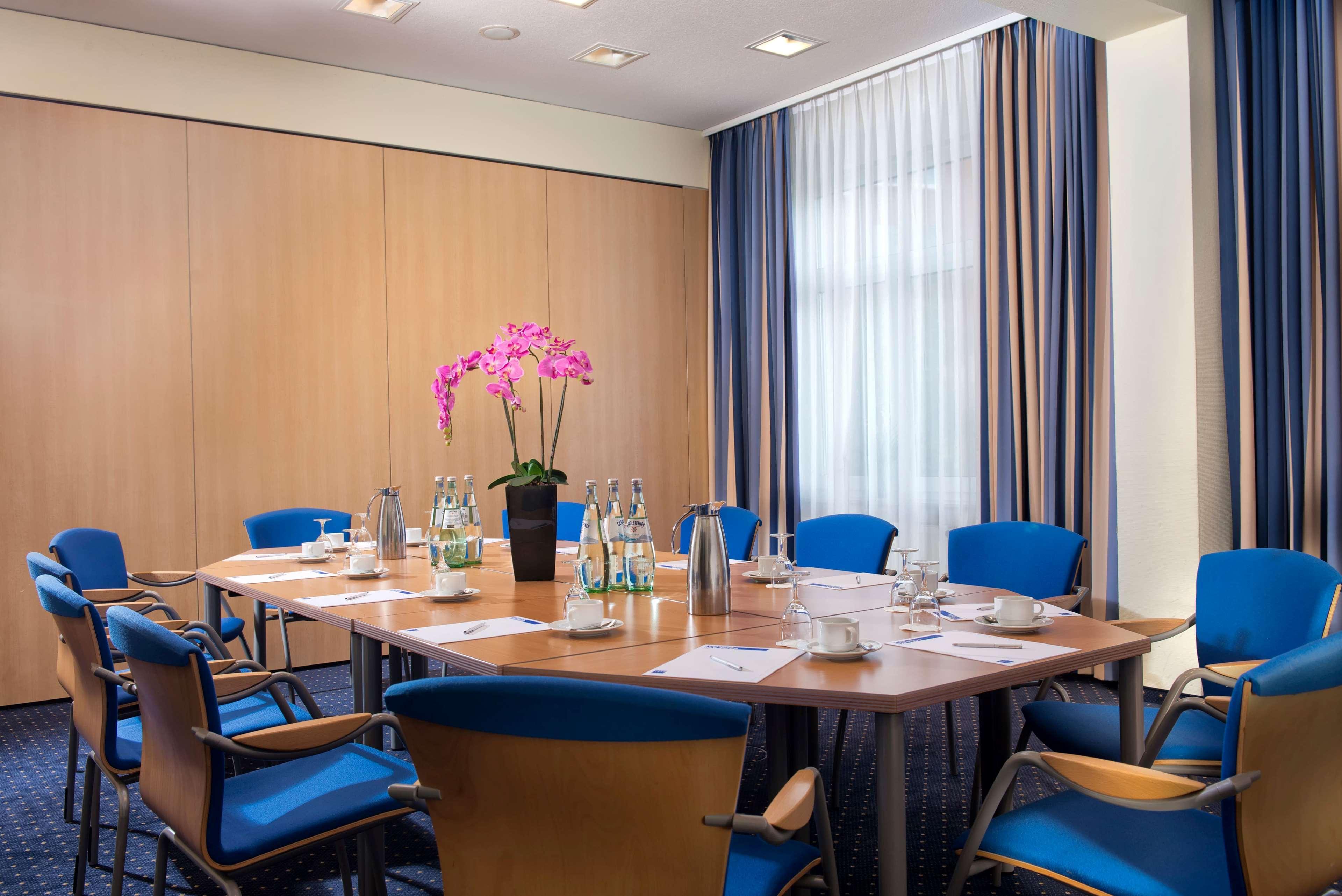 Tryp By Wyndham Luebeck Aquamarin Hotel Ngoại thất bức ảnh