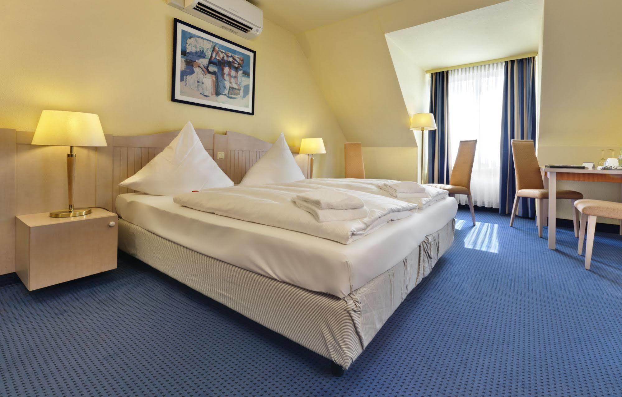 Tryp By Wyndham Luebeck Aquamarin Hotel Ngoại thất bức ảnh